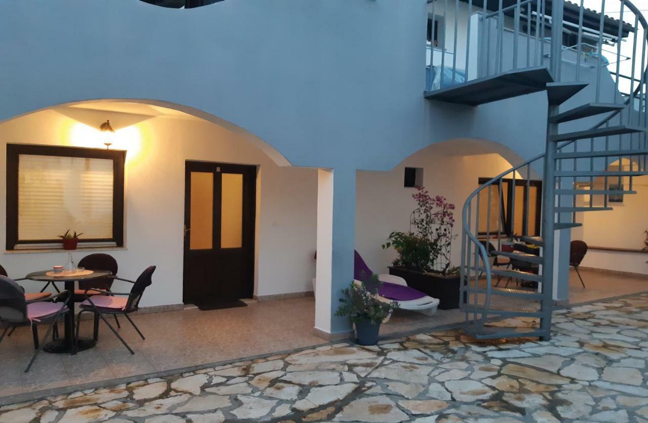 Apartments Lola Biograd Na Moru Exterior foto